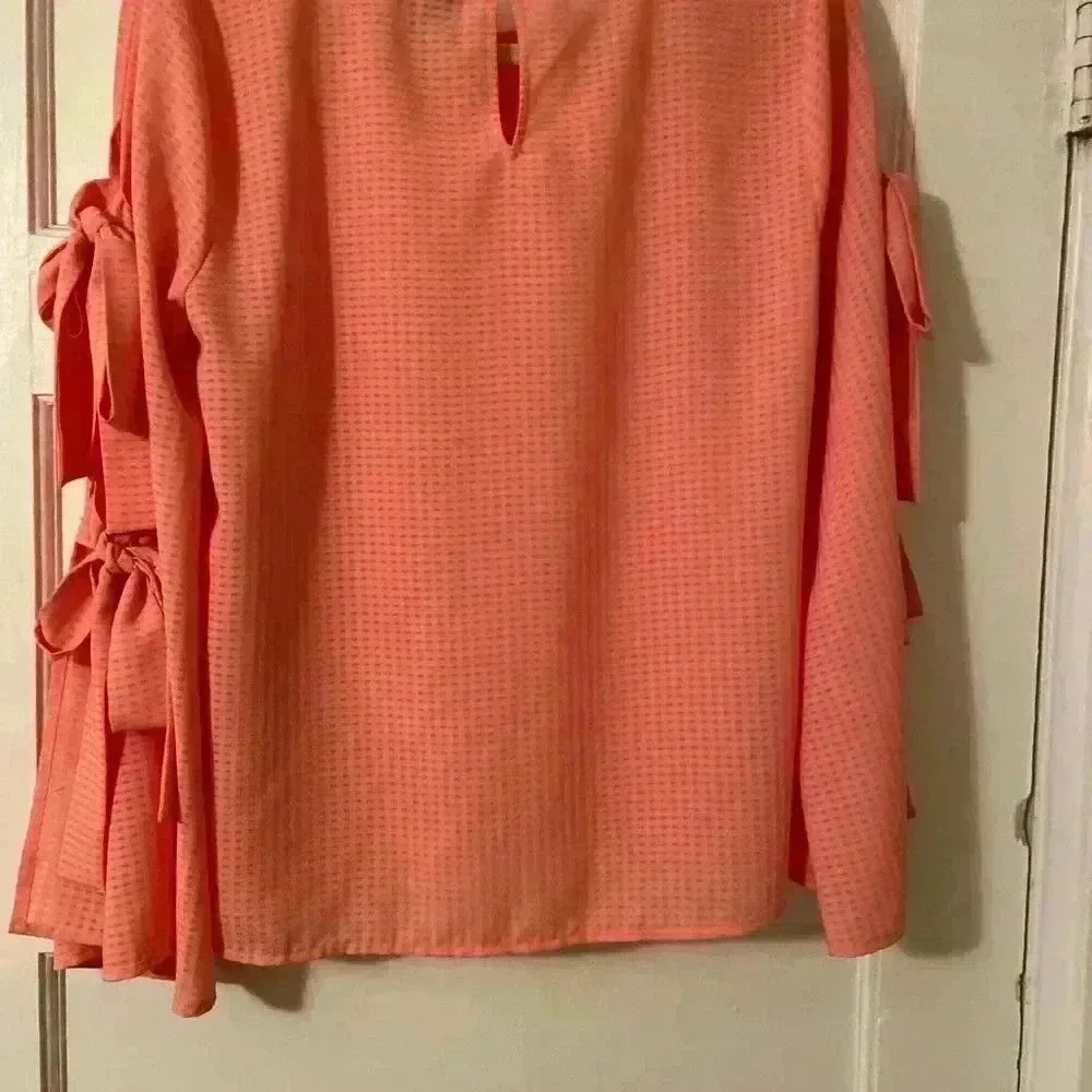 Cece beautiful peach blouse. This blouse has bell sleeves with tie closures. - Picture 4 of 7